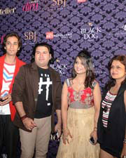 Amit Ahuja - Siddharth Agicha - Arpita Bansal with guests